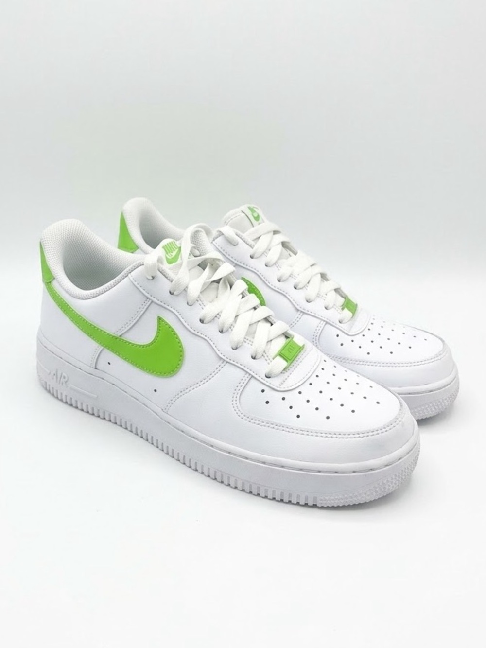 Nike Air Force 1 07 Low Leather Casual Sneakers Sz 9 - Lime Green